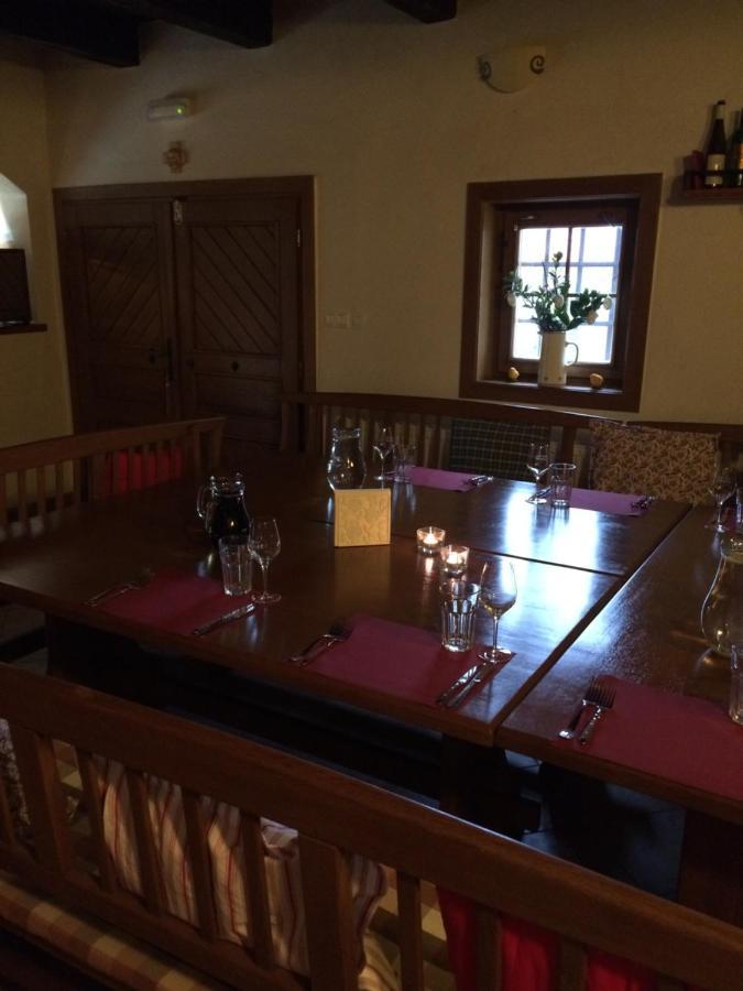Sklep U Hrabalu Lejlighedshotel Hustopeče Eksteriør billede