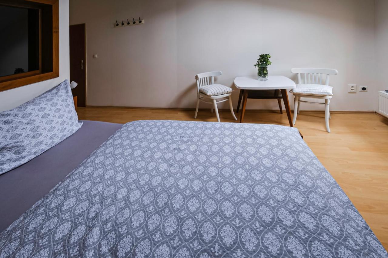 Sklep U Hrabalu Lejlighedshotel Hustopeče Eksteriør billede