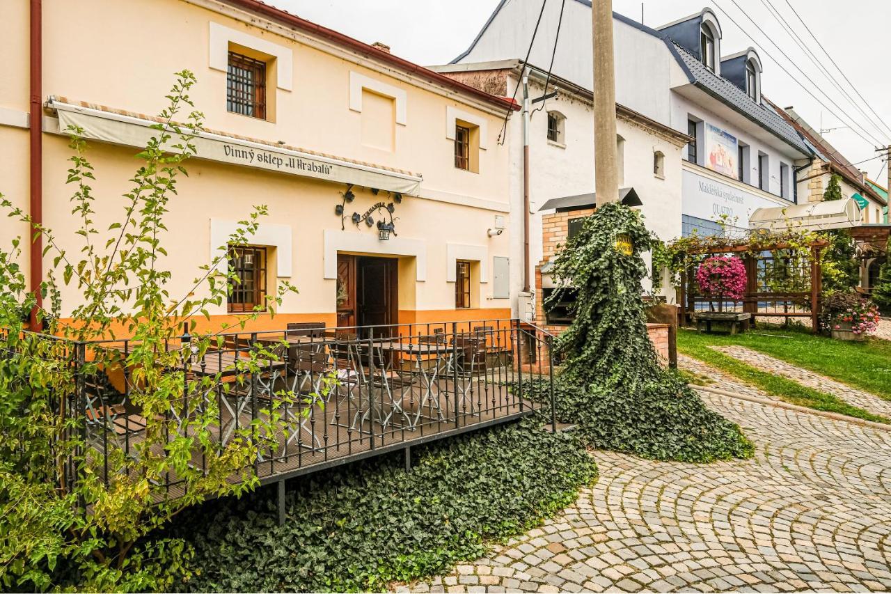 Sklep U Hrabalu Lejlighedshotel Hustopeče Eksteriør billede