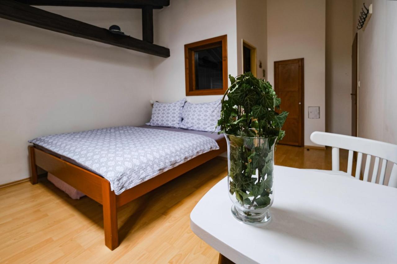 Sklep U Hrabalu Lejlighedshotel Hustopeče Eksteriør billede
